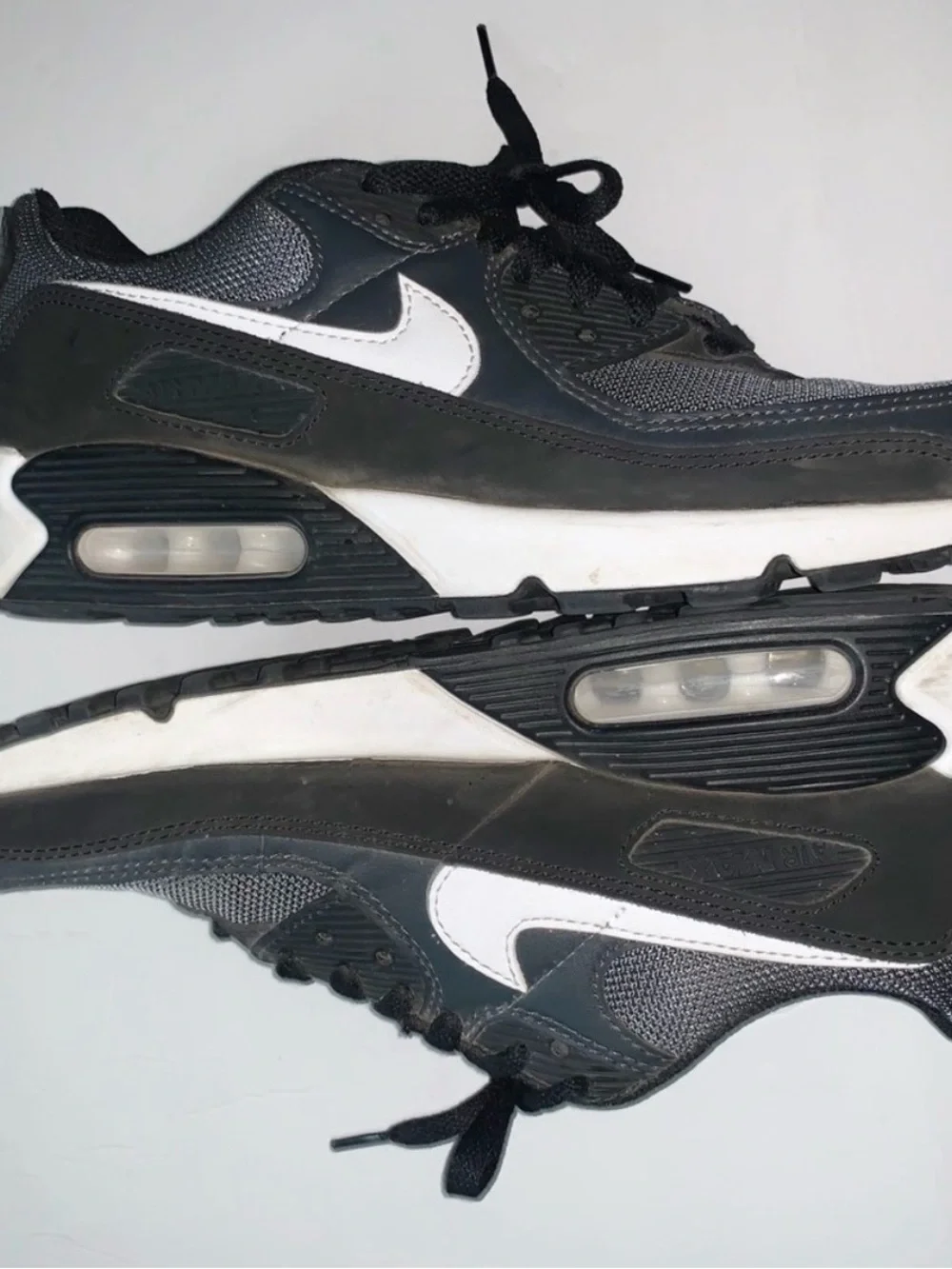 Men Sz 9 Nike Black & White Air Max Running Shoes